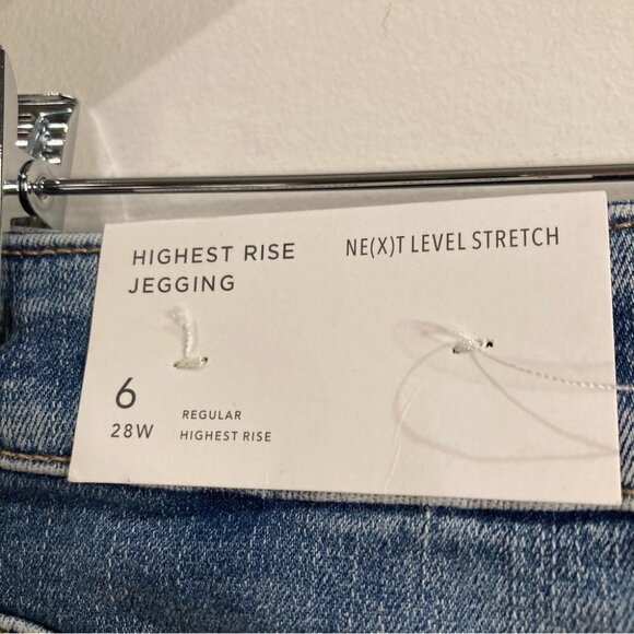 AMERICAN EAGLE Sz 6 Distressed Highest Rise Jeggings Light Wash NWT - Picture 4 of 15
